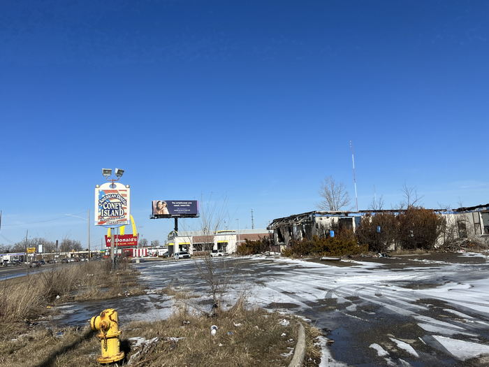 Bill Knapps - Flint - 1871 S Dort Hwy 2 (newer photo)